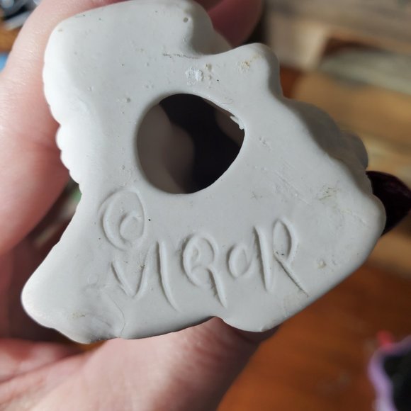 Vintage Bisque Cherub Angel Holding Flowers - Bunny at Feet - Unpainted. - Picture 3 of 9